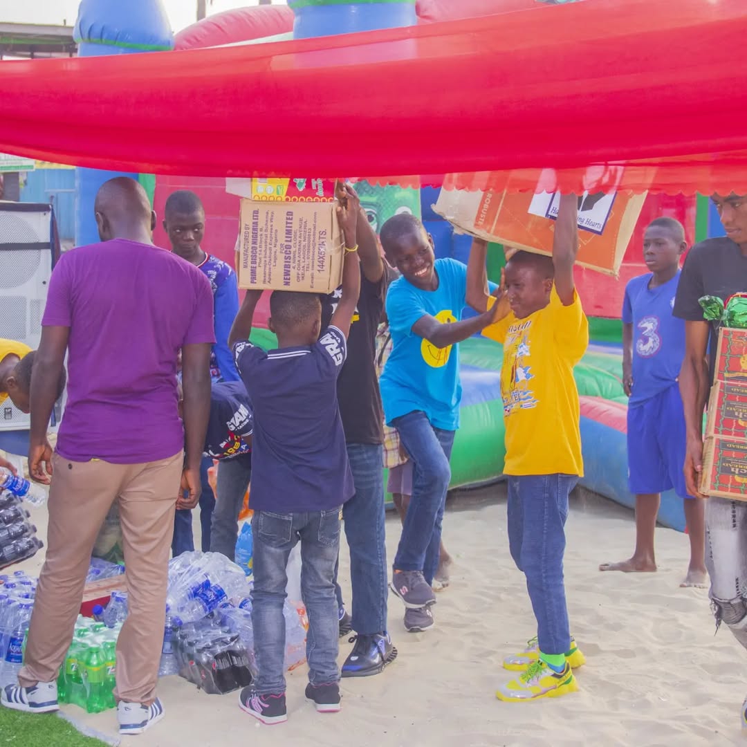 Glowfux Charity Concert 2021 - Gift Distribution Moment