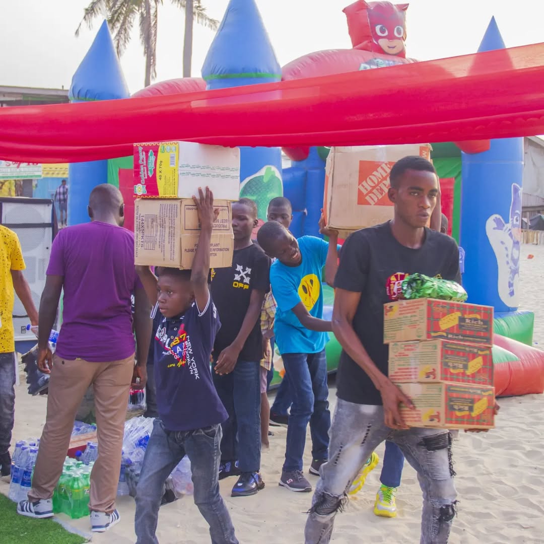 Glowfux Charity Concert 2021 - Gift Distribution Moment