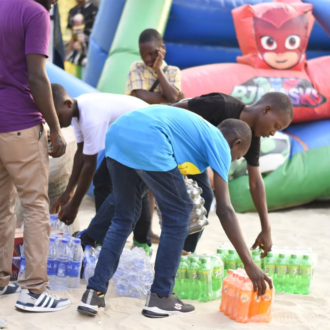 Glowfux Charity Concert 2021 - Gift Distribution Moment